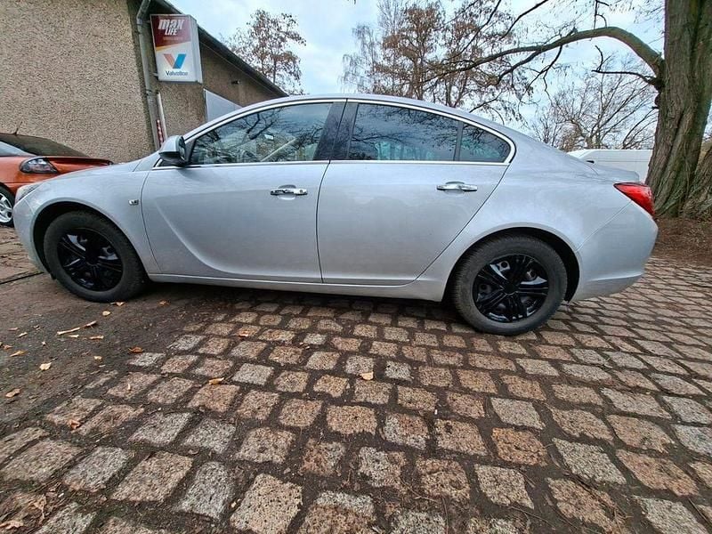 Gebraucht Opel Insignia 140 PS (102 kW) 2011 Silber Limousine
