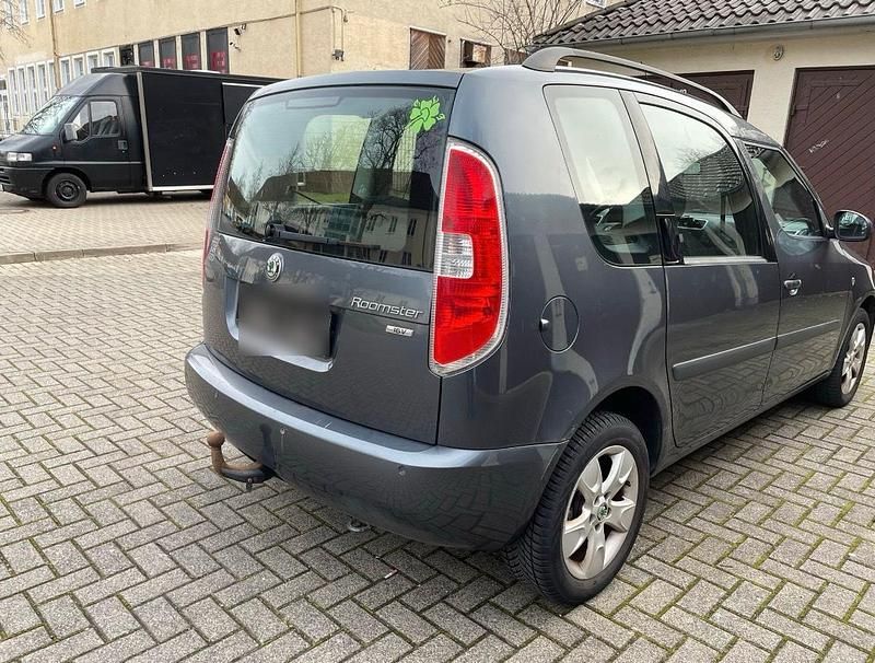 Grau Gebraucht 2008 Skoda Roomster Van / Kleinbus | 1.900 € (Guter Preis) - Bild 1/4