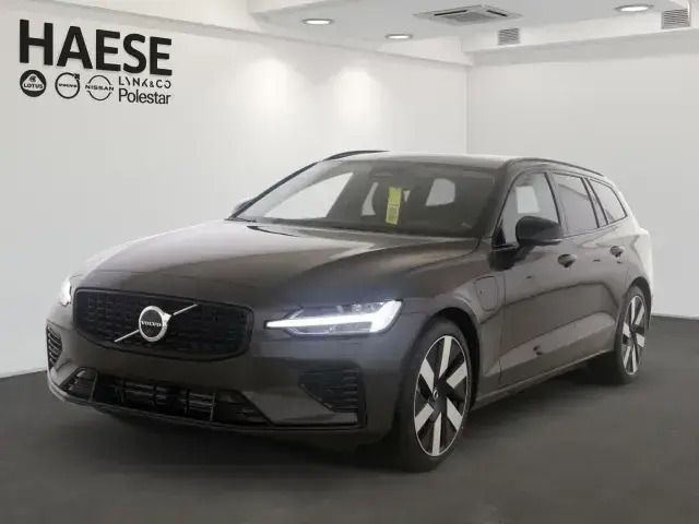 Platinum grey / metallic Gebraucht 2024 Volvo V60 Ultra Kombi | 48.350 € (Teuer) - Bild 1/4