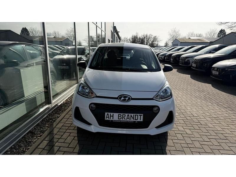 Gebraucht Hyundai i10 Select 67 PS (49 kW) 2017 Weiss Kleinwagen