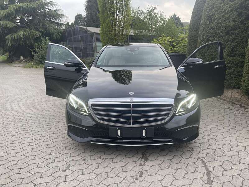 Schwarz Gebraucht 2016 Mercedes E350 Exclusive Limousine | 23.999 € (Etwas zu teuer) - Bild 1/4