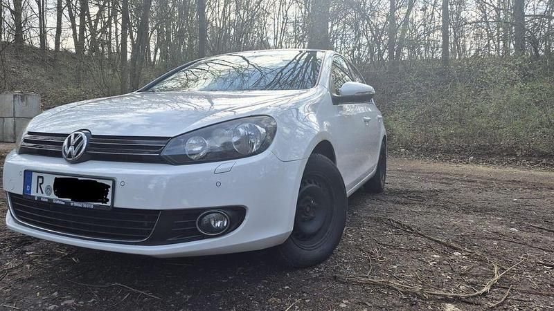 Gebraucht VW Golf VI 122 PS (89 kW) 2011 Weiß Kleinwagen