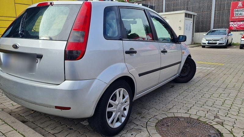 Gebraucht Ford Fiesta 80 PS (58 kW) 2004 Grau Kleinwagen