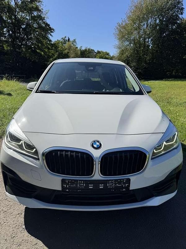 Weiß Gebraucht 2019 BMW 216 Kombi | 10.900 € (Superpreis) - Bild 1/4