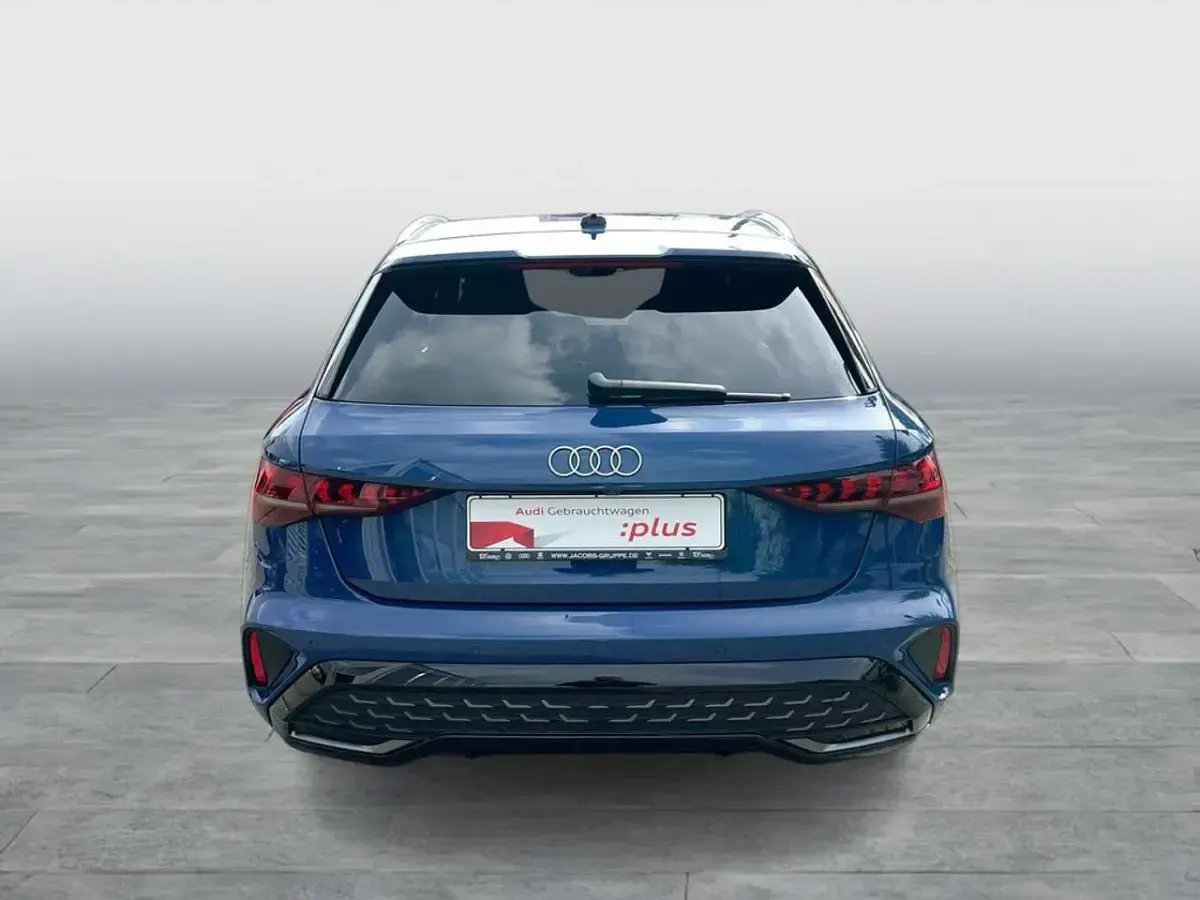 Gebraucht Audi A3 Ambiente 204 PS (150 kW) 2025 Blau Limousine