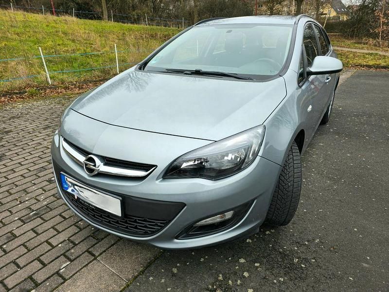 Gebraucht Opel Astra 110 PS (80 kW) 2014 Grau Kombi