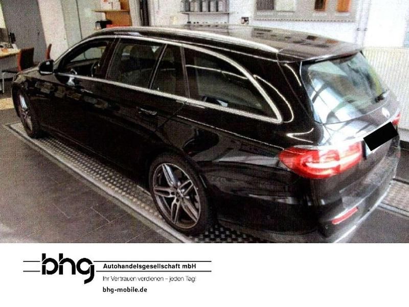 Obsidianschwarz metalliclack Gebraucht 2019 Mercedes E450 Kombi | 32.330 € (Superpreis) - Bild 1/2