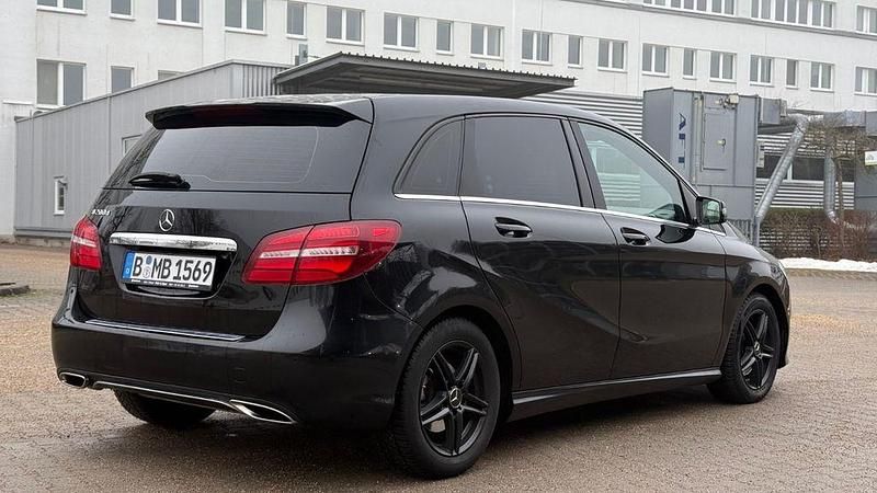 Gebraucht Mercedes B200 Urban 136 PS (100 kW) 2015 Schwarz Van / Kleinbus