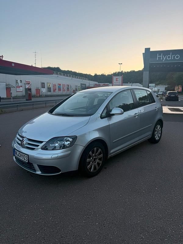 Grau Gebraucht 2005 VW Golf IV Kleinwagen | 3.300 € (Etwas zu teuer) - Bild 1/4
