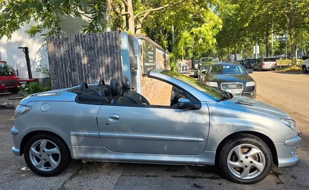 Gebraucht Peugeot 206 CC Platinum 109 PS (80 kW) 2003 Silber Cabrio