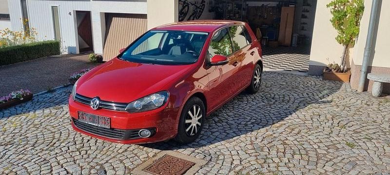 Rot Gebraucht 2010 VW Golf VI Team Limousine | 5.200 € (Fairer Preis) - Bild 1/4