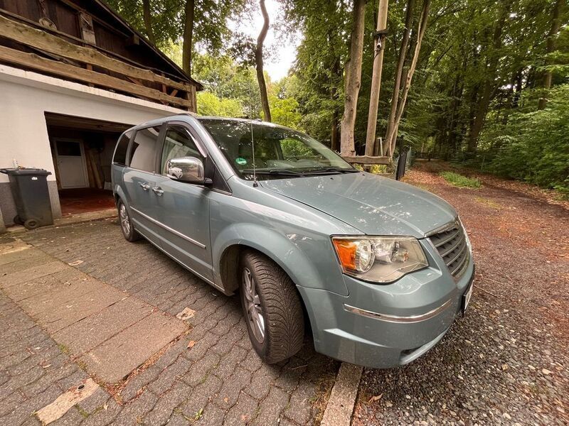 Grün Gebraucht 2008 Chrysler Town & Country Van / Kleinbus | 8.990 € - Bild 1/4