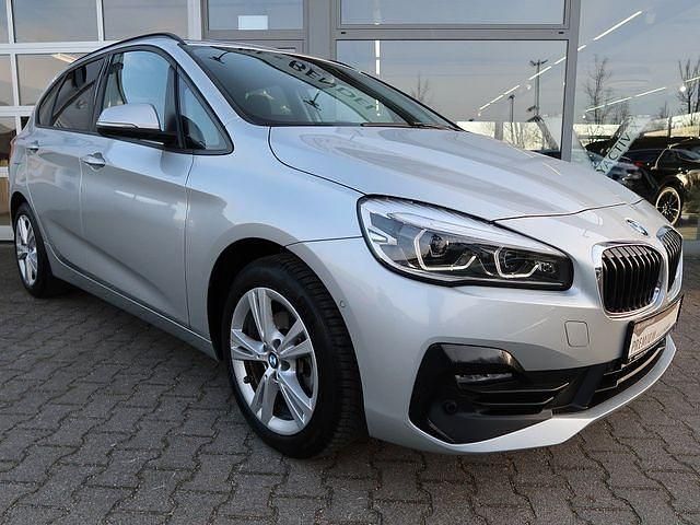 Gebraucht BMW 218 Advantage 140 PS (102 kW) 2020 Glaciersilber metallic (metallic) Limousine