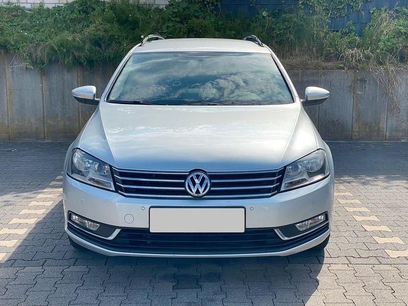 Gebraucht VW Passat 140 PS (102 kW) 2011 Silber Kombi
