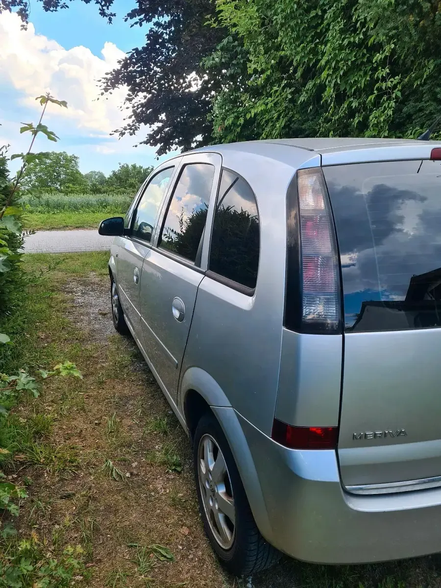 Gebraucht Opel Meriva 101 PS (74 kW) 2007 Silber Van / Kleinbus