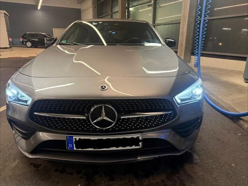 Gebraucht Mercedes CLA200 163 PS (119 kW) 2022 Schwarz Coupé