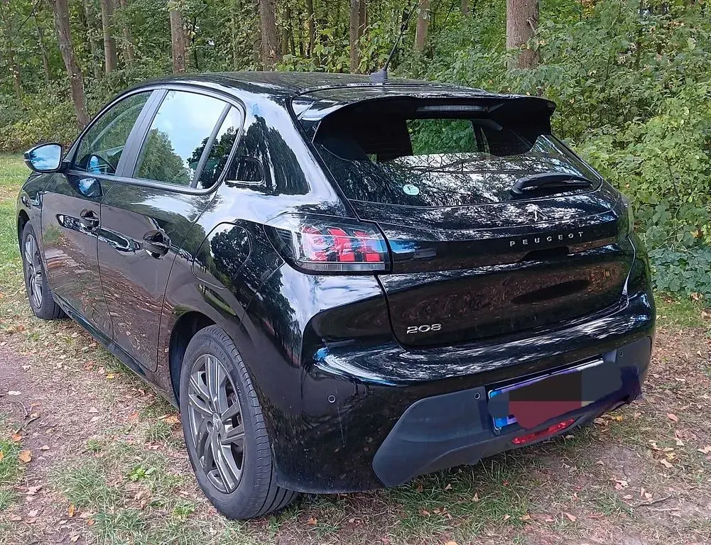 Gebraucht Peugeot 208 Active 101 PS (74 kW) 2021 Schwarz Kleinwagen