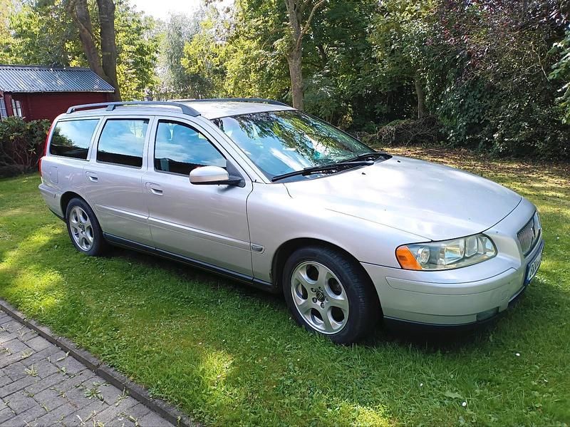 Silber Gebraucht 2006 Volvo V70 Kombi | 2.100 € (Fairer Preis) - Bild 1/4