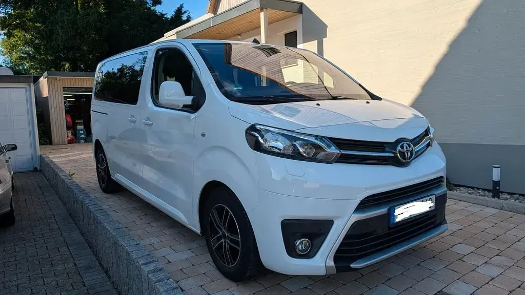 Używany Toyota Proace 177 KM (130 kW) 2017 Biały Minivan