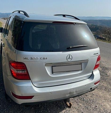 Gebraucht Mercedes ML320 224 PS (164 kW) 2009 Silber SUV