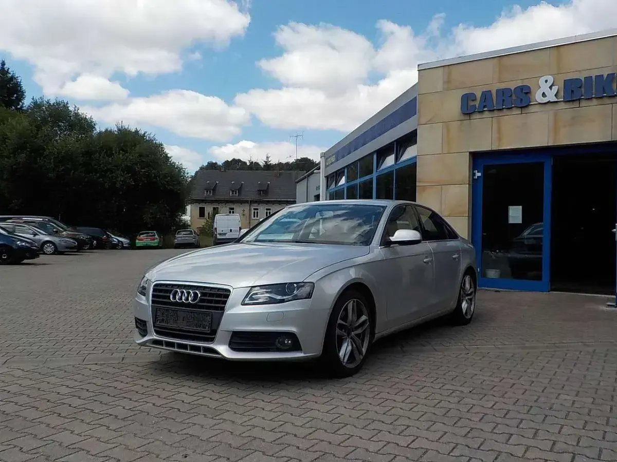 Gebraucht Audi A4 Ambiente 160 PS (117 kW) 2009 Eissilber metallic Limousine