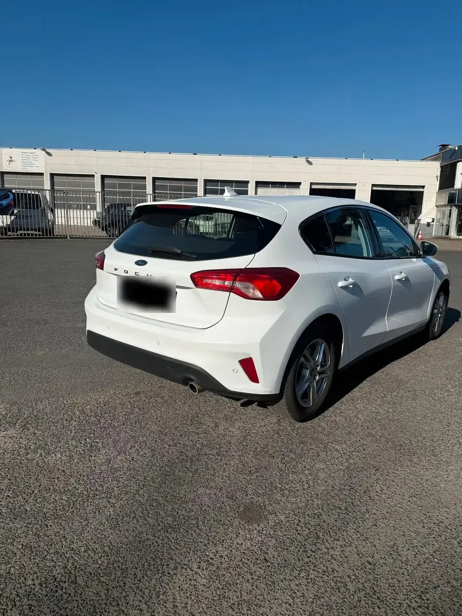 Używany Ford Focus 100 KM (73 kW) 2019 Biały Hatchback