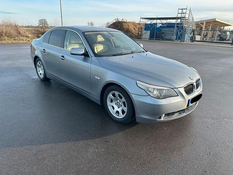 Gebraucht BMW 530 218 PS (160 kW) 2005 Grau Limousine