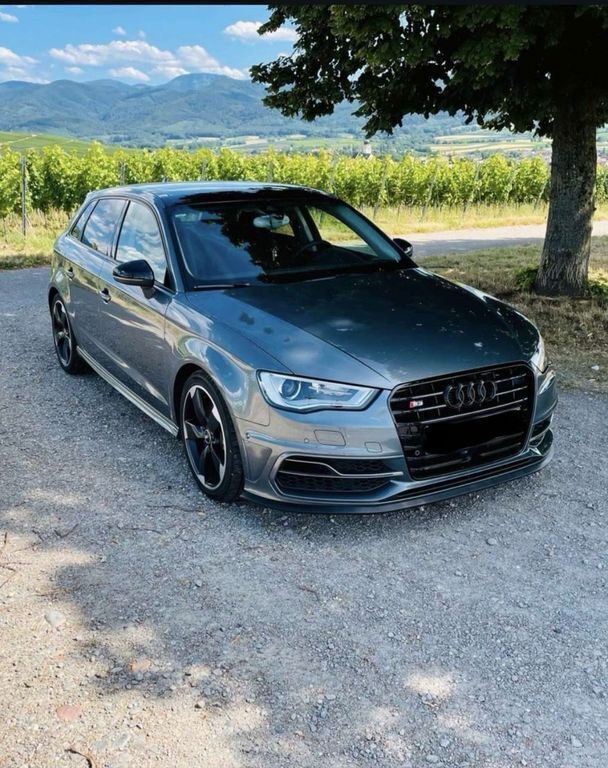 Grau Gebraucht 2014 Audi S3 Ambiente Limousine | 20.690 € (Fairer Preis) - Bild 1/4