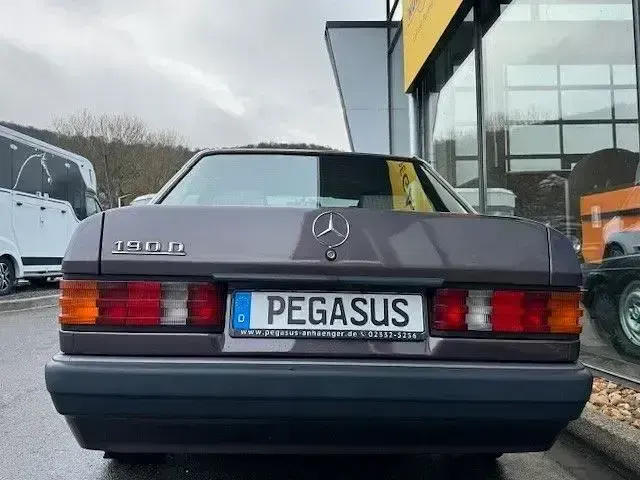 Gebraucht Mercedes 190 75 PS (55 kW) 1991 Violet Limousine