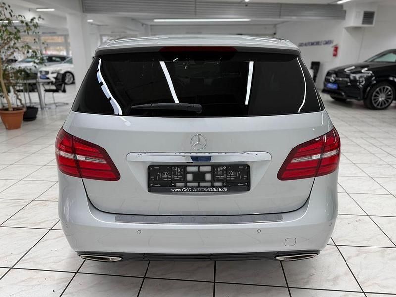 Gebraucht Mercedes B200 AMG line 156 PS (114 kW) 2017 Silber Kleinwagen