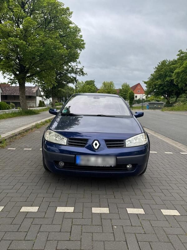 Blau Gebraucht 2004 Renault Mégane II Limousine | 2.600 € - Bild 1/4
