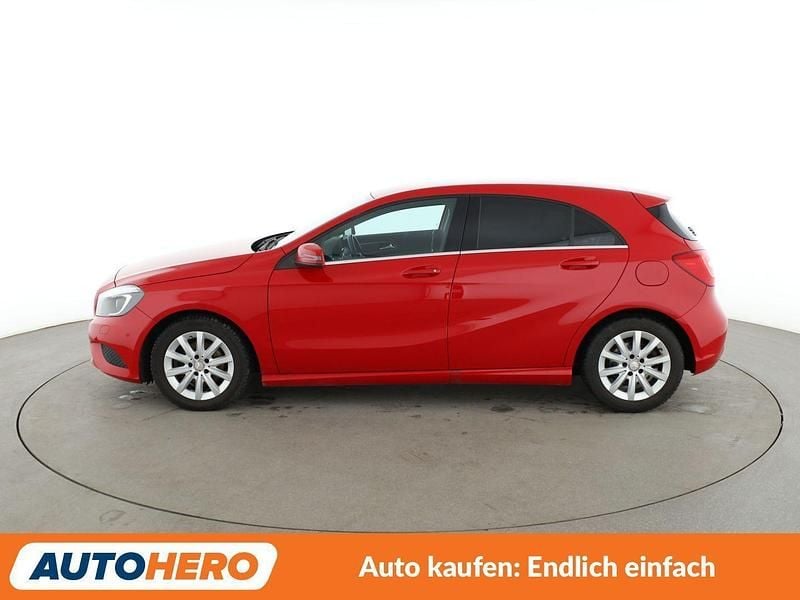 Gebraucht Mercedes A180 Style 122 PS (89 kW) 2015 Rot Limousine