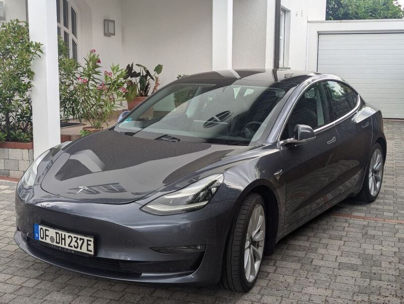 Grau Gebraucht 2020 Tesla Model 3 Limousine | 20.000 € (Superpreis) - Bild 1/4