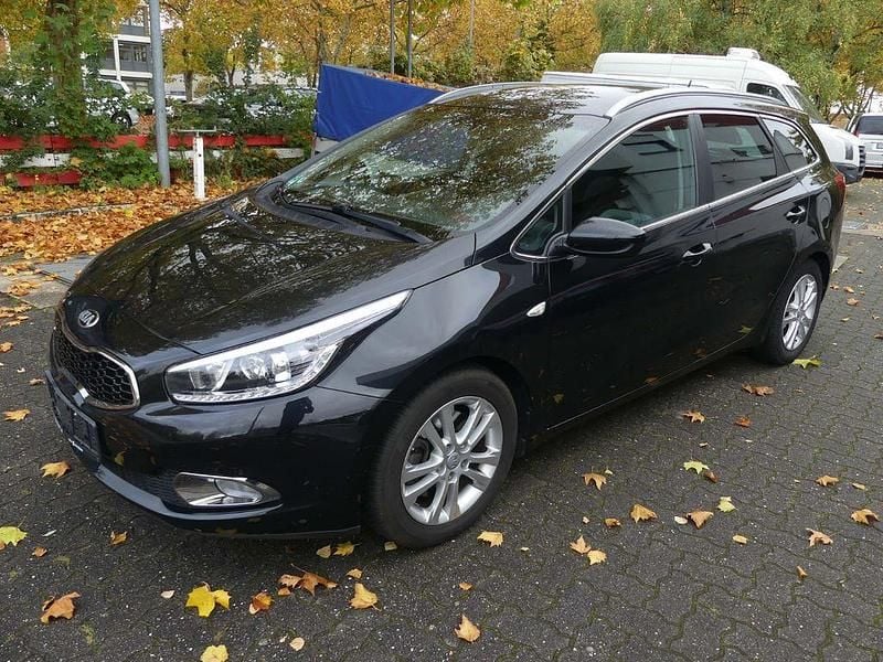 (1k) zilinaschwarz met. Gebraucht 2015 Kia Ceed Sportswagon Kombi | 9.900 € (Guter Preis) - Bild 1/4