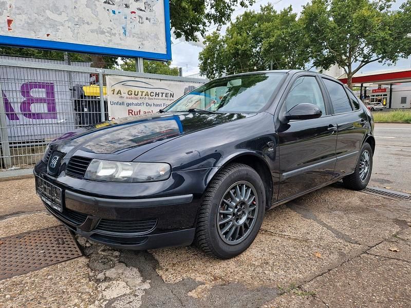 Schwarz Gebraucht 2004 Seat Leon Limousine | 2.900 € (Etwas zu teuer) - Bild 1/4