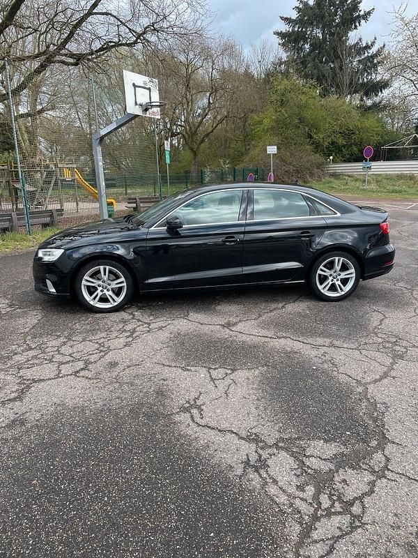 Gebraucht Audi A3 Sport 116 PS (85 kW) 2018 Schwarz Limousine