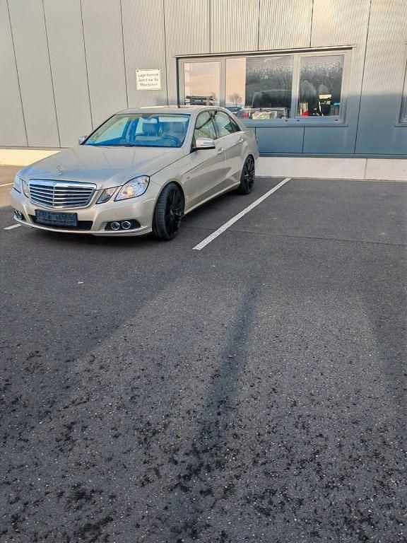 Gebraucht Mercedes E220 Elegance 170 PS (125 kW) 2010 Beige Limousine