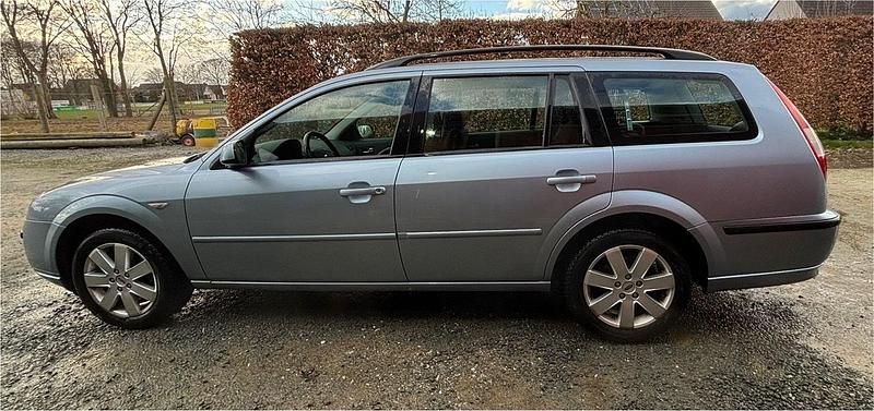 Gebraucht Ford Mondeo 146 PS (107 kW) 2006 Blau Kombi