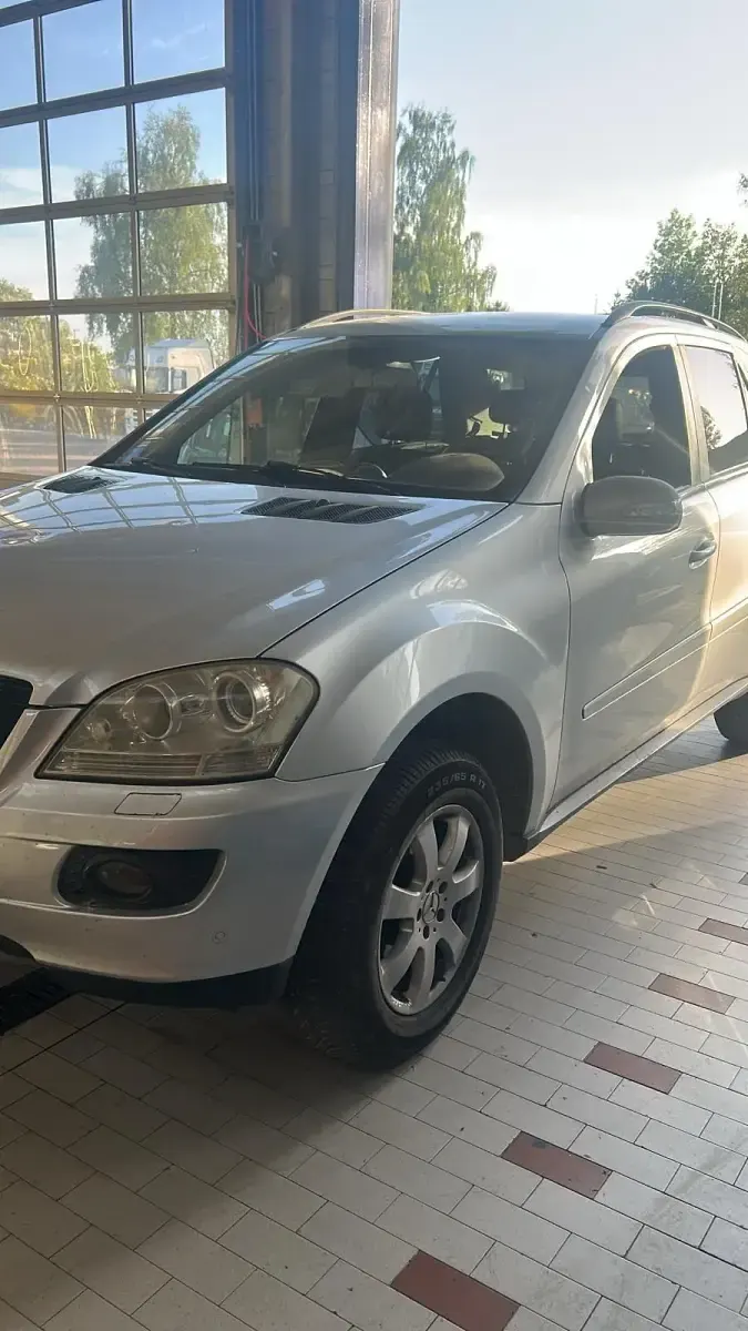 Gebraucht Mercedes ML320 247 PS (181 kW) 2007 Silber SUV