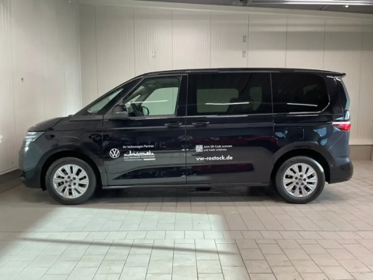 Gebraucht VW Multivan Life 150 PS (110 kW) 2024 Schwarz Van / Kleinbus
