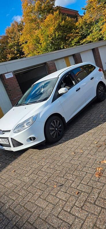 Gebraucht Ford Focus 101 PS (74 kW) 2014 Weiß Kombi