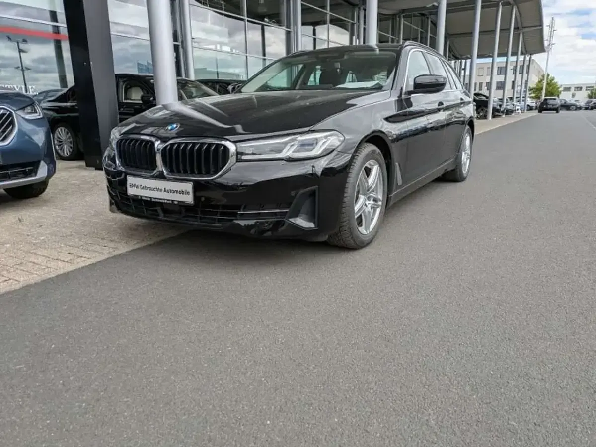 Gebraucht BMW 520 190 PS (139 kW) 2022 Schwarz Kombi