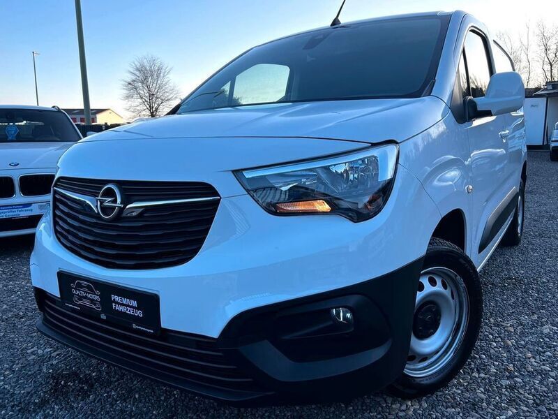 Weiß Gebraucht 2021 Opel Combo Edition Van / Kleinbus | 15.990 € - Bild 1/4