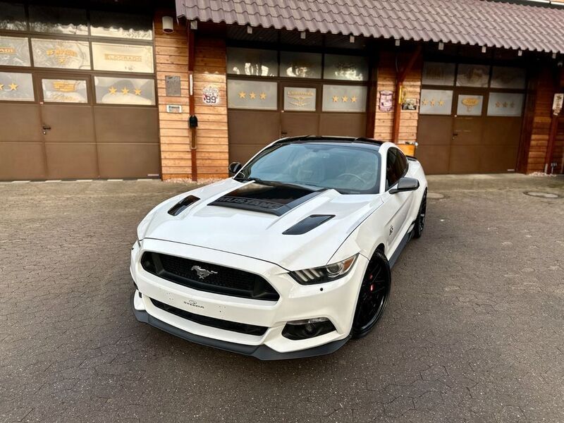 Weiß Gebraucht 2015 Ford V8 Premium | 31.900 € - Bild 1/4