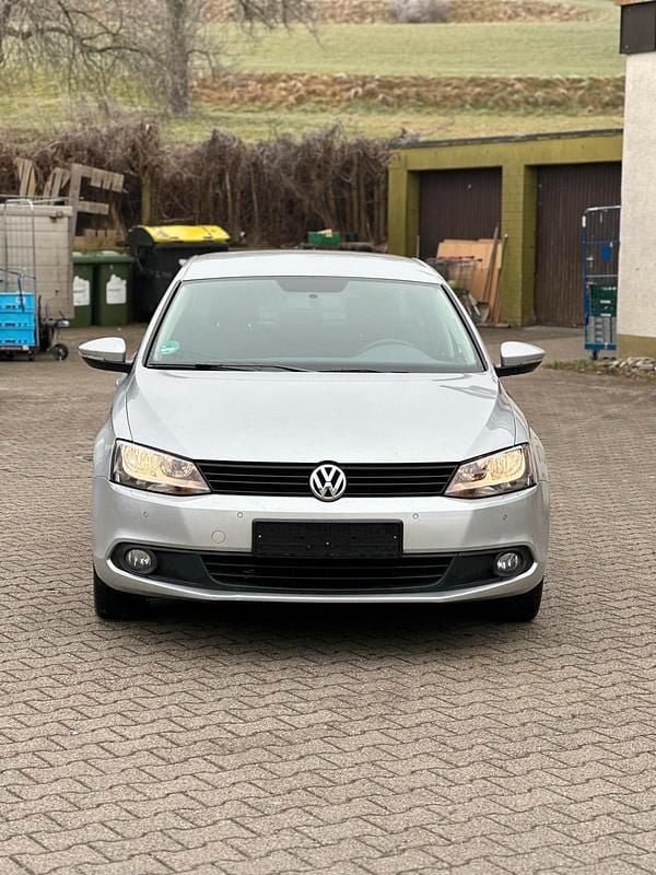 Gebraucht VW Jetta 122 PS (89 kW) 2014 Grau Limousine