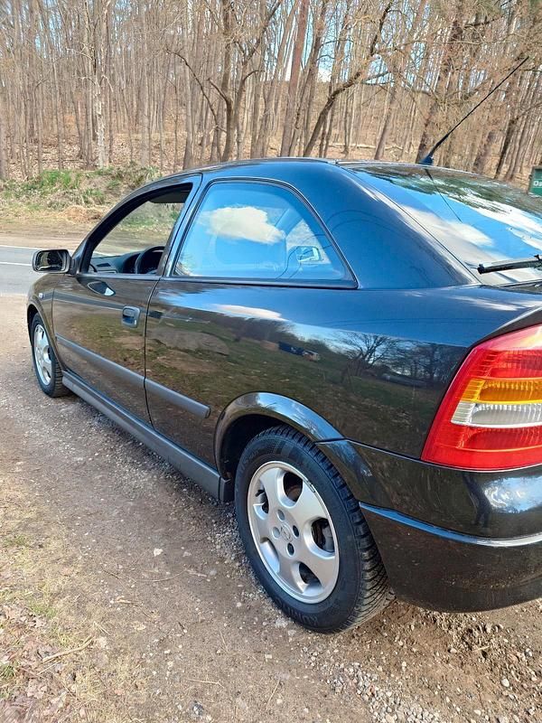 Gebraucht Opel Astra 75 PS (55 kW) 1999 Schwarz Limousine