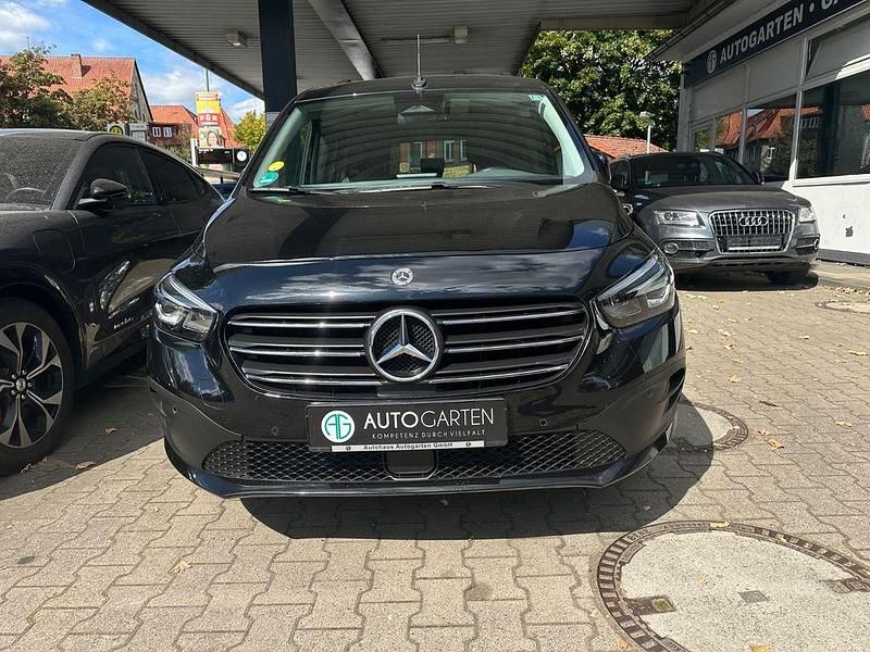 Schwarz Gebraucht 2022 Mercedes 180 Edition Limousine | 23.950 € (Fairer Preis) - Bild 1/4