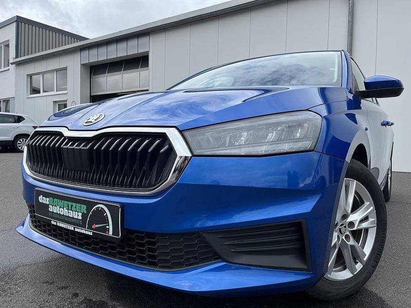 Blau Gebraucht 2022 Skoda Fabia Ambition Limousine | 13.860 € (Guter Preis) - Bild 1/4