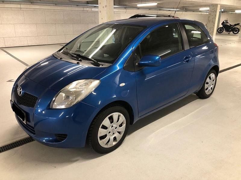 Blau Gebraucht 2007 Toyota Yaris Limousine | 2.700 € (Fairer Preis) - Bild 1/4
