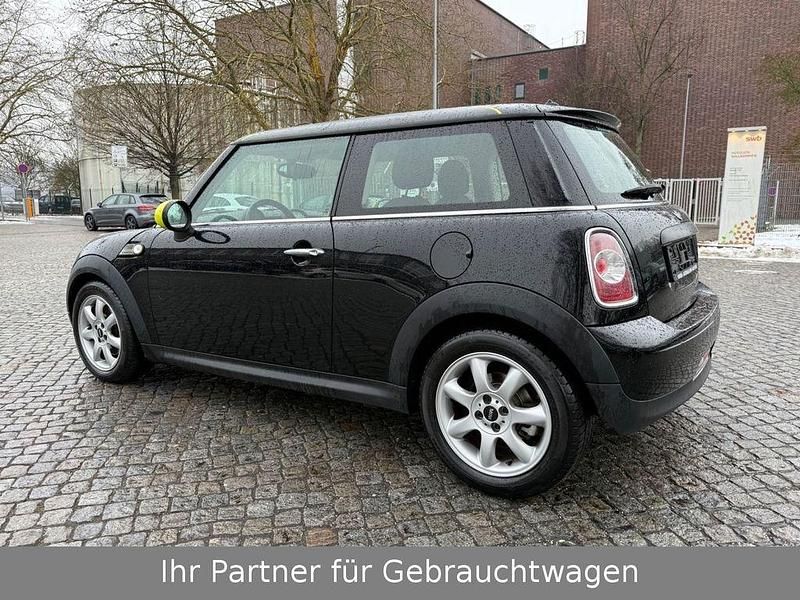 Gebraucht Mini Cooper 75 PS (55 kW) 2013 Schwarz Kleinwagen
